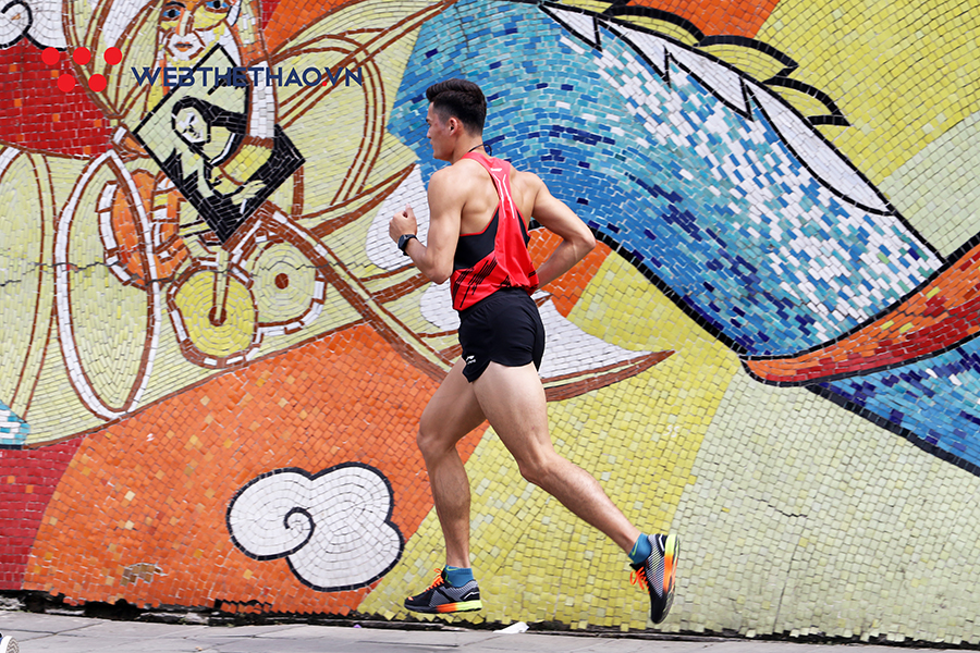 Ngắm cung đường đẹp lạ của VPBank Hanoi Marathon 2019 với soái ca Quách Công Lịch